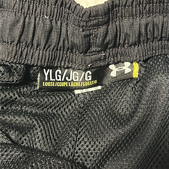 Under Armour Boys Black and Gray Track Pants, EUC, Size Youth Large - Picture 2 of 9